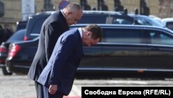 Борисов и Медведев пред Паметника на незнайния войн. 