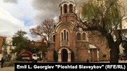 Втората върба пред църквата "Св. Седмочисленици" в София предстои да бъде премахната, защото е опасна. Снимка Емил Л. Георгиев, "Площад Славейков"