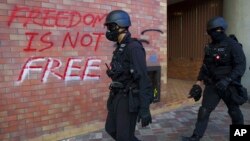 В Хонконг продължават сблъсъците между протестиращи и полиция