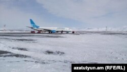 Самолет авиакомпании «Победа» в аэропорту Гюмри