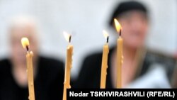 Все соглашаются с тем, что пять дней августа кардинально изменили жизнь нескольких десятков тысяч людей, которые в 2008 году были вынуждены покинуть свои дома в Южной Осетии и Кодорском ущелье в Абхазии
