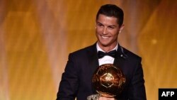 Cristiano Ronaldo cu Balonul de aur