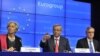 Direktor MMF-a Kristin Lagard, predsedavajući Evrogrupe Žan Klod Junker i evropski komesar Oli Ren na konferenciji za novinare u Briselu, 21. februar 2012.