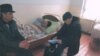 Каримжан Хасанов в Ноокатской районной больнице с сотрудниками "Кылым шамы". 14 декаюря 2013 года.