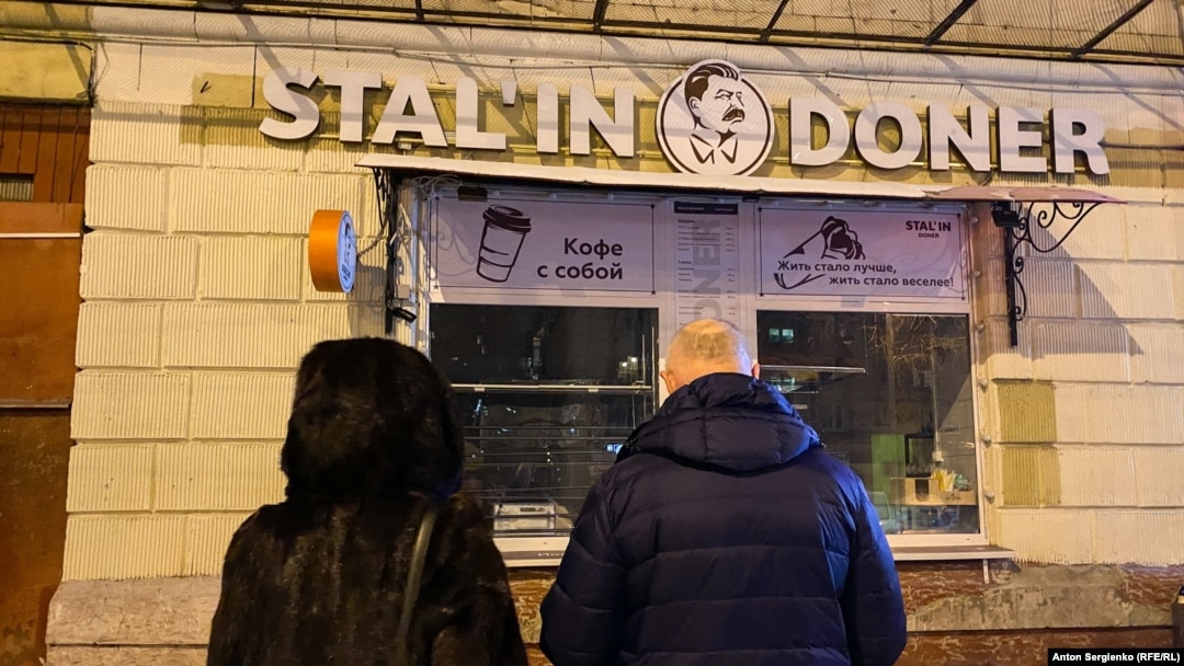 Poznato je da su dovitljivi ruski preduzetnici koristili kontroverze i međunarodne skandale kao inspiraciju za svoje brendove. Posljednji - Staljin doner - pokazao se pretjeranim.
