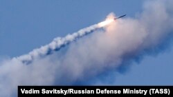 Во время нанесения удара крылатыми ракетами "Калибр", иллюстрационное фото