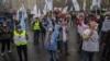 Sindicatele din sistemul bugetar sunt nemulțumite de modul de plată actual. Imagine de miercuri, 14 aprilie, de la un protest organizat în Piața Victoriei.