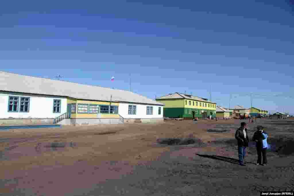 Центральная улица в Биллингсе. Чукчи сназвали село Валкыран, однако позже, в 18 веке , село переименовали в честь путешественника Иосифа Биллингса, который жил здесь какое-то время.&nbsp;