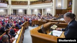 Петро Порошенко в Раді, архівне фото 