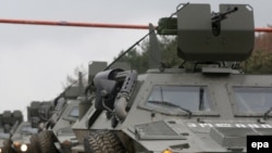 Georgia -- Georgian troops leave the Mukhrovani army base after putting down a mutiny, some 30 km from Tbilis1, 05May2009