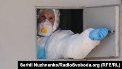 За минулу добу госпіталізували 1 837 людей, 975 людей одужали, померли 76.