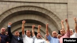 Armenia -- Opposition members set free in a general amnesty greet thousands of supporters rallying in Yerevan on July 2, 2009.
